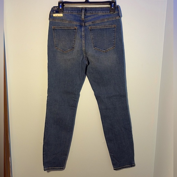 MID RISE SKINNY JEAN - Picture 2 of 4